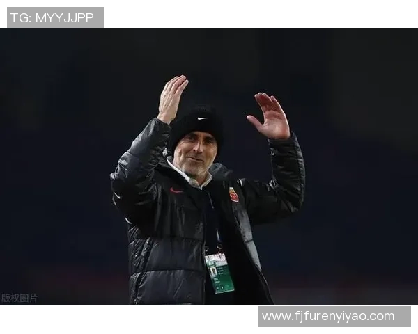 替补球员的心情剖析在赛场边缘的期待与失落交织的瞬间